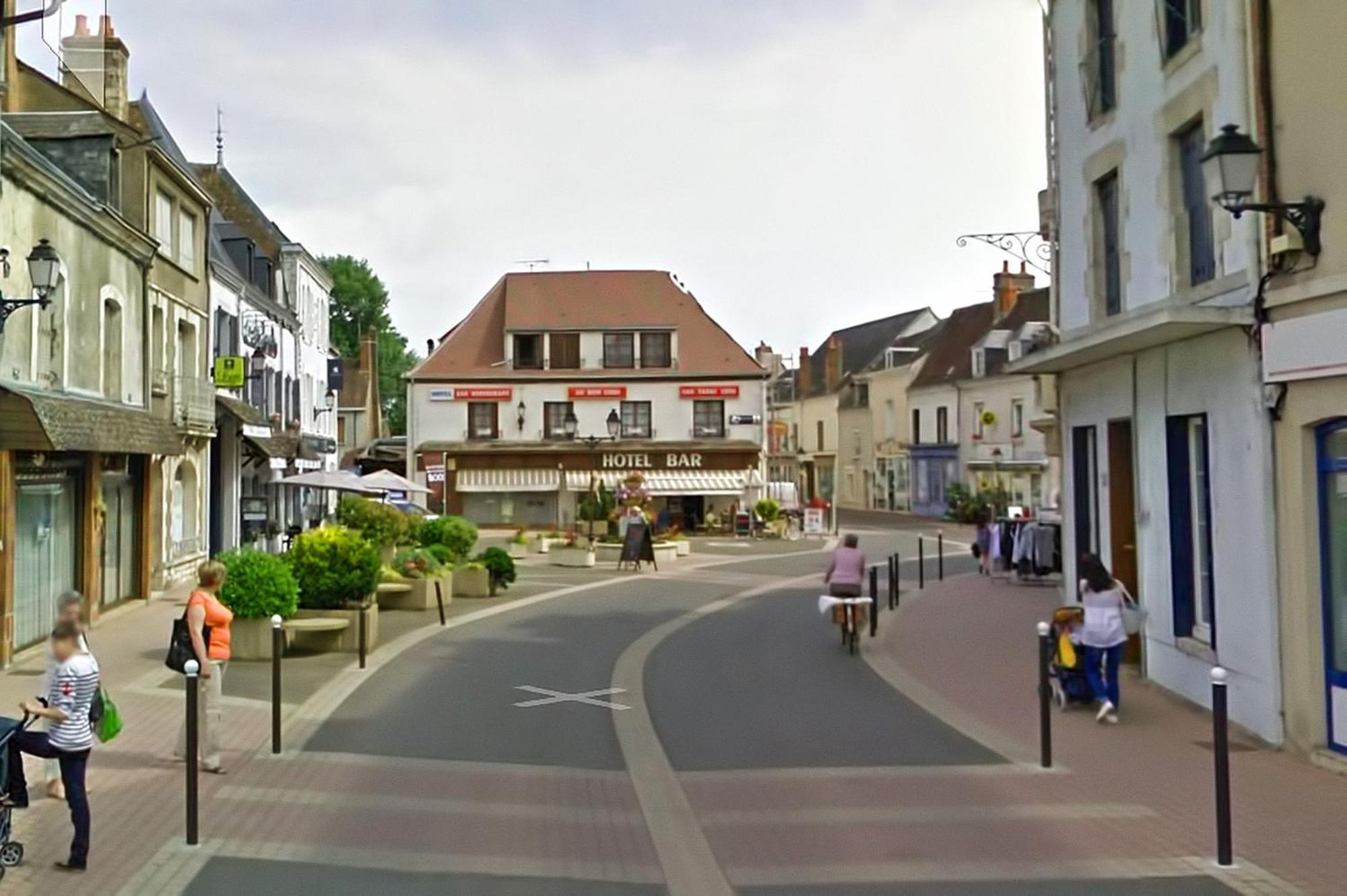 Hotel Au Bon Coin Cloyes-sur-le-Loir Exterior photo